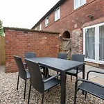 Piccadilly Place - 3 Bedroom House
